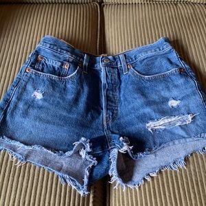 Distressed Levi’s Shorts Size 27